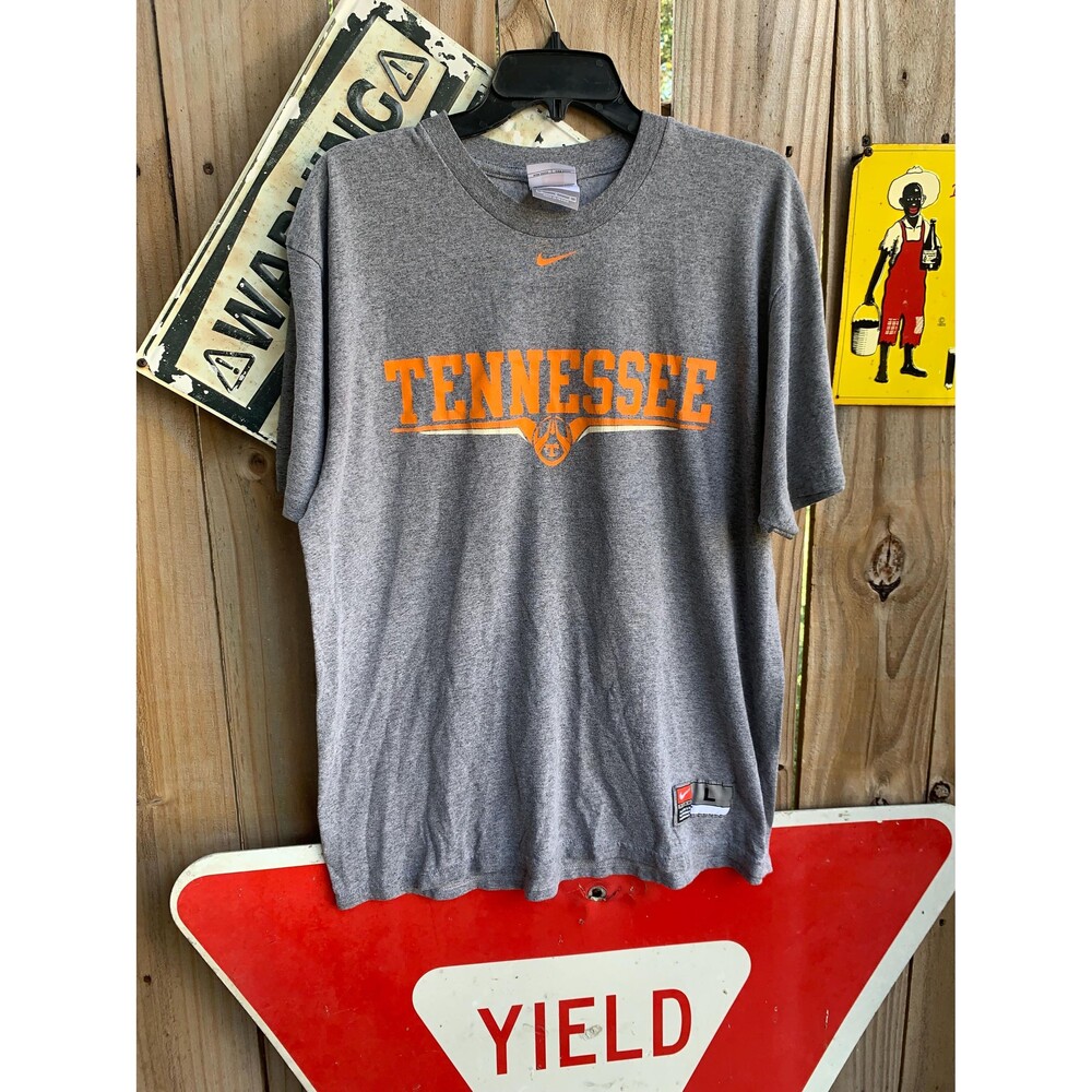 Vintage Y2K Nike Center Swoosh Tennessee Volunteer tee Size L